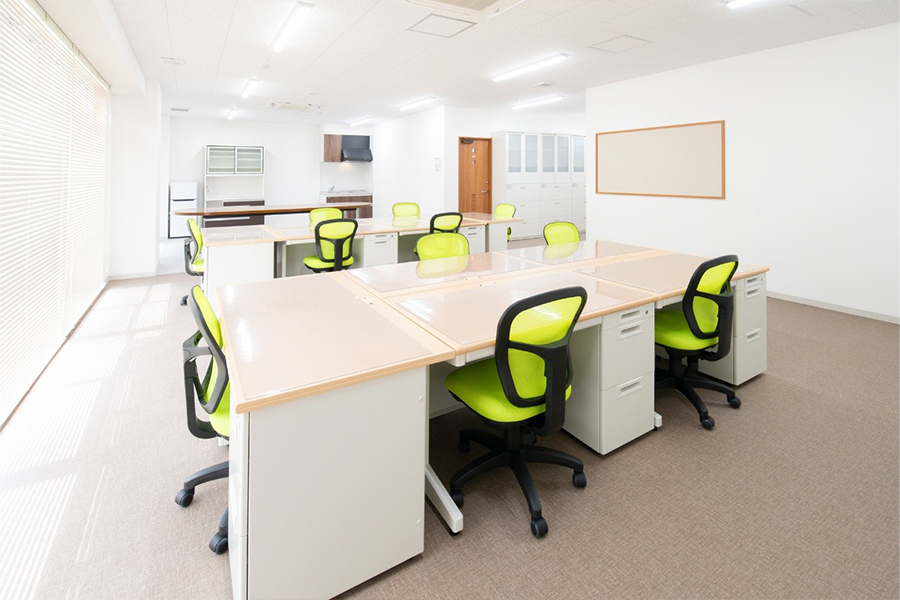 双葉学園 職員執務室